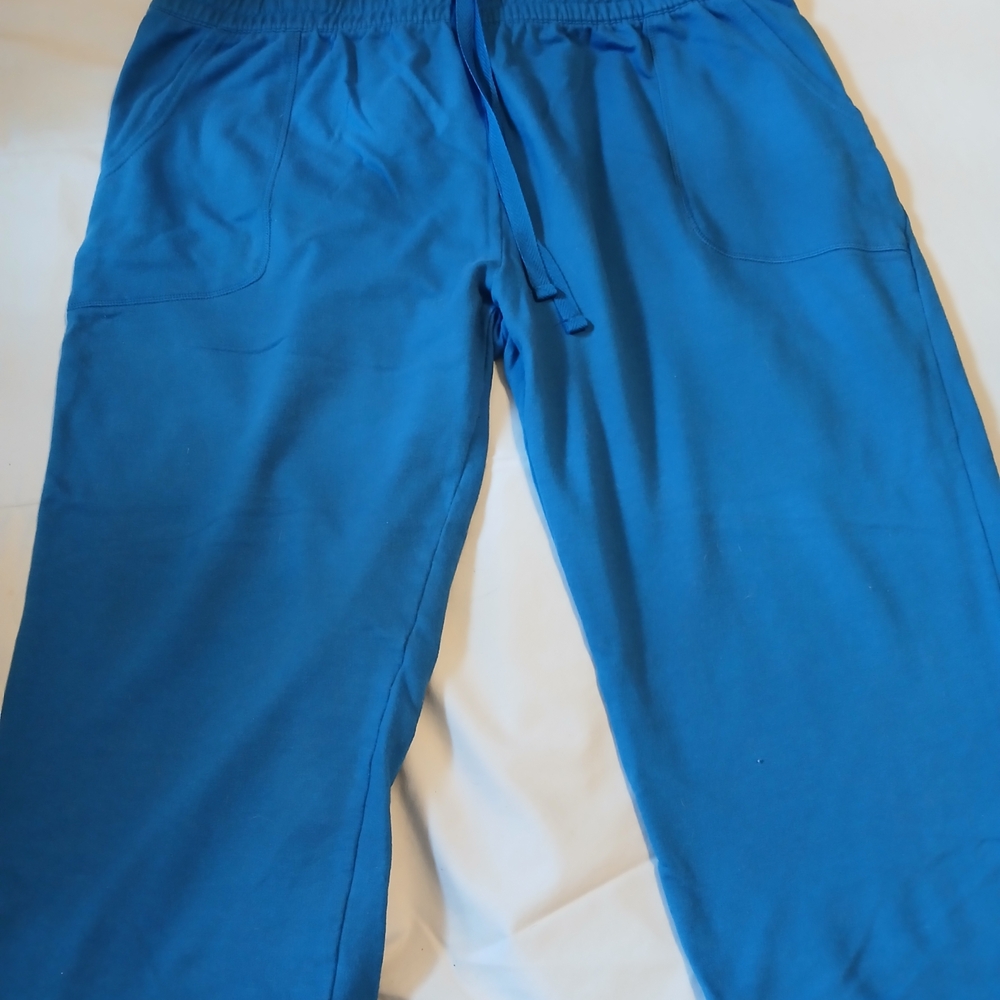 Bobbie Brooks Women's Royal Blue Capris